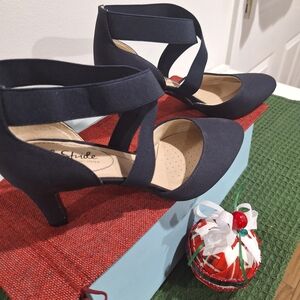 Life Stride Black Heels